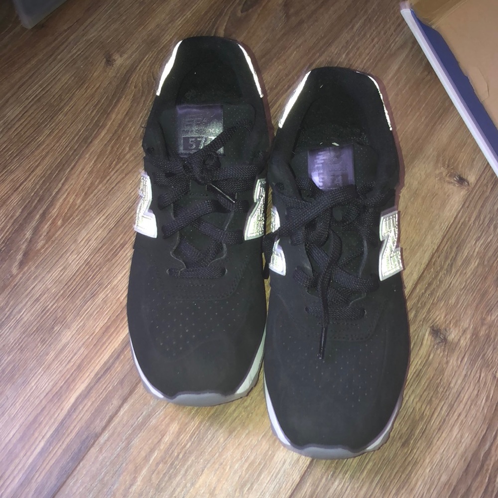 New Balance size 7y 8.5 women